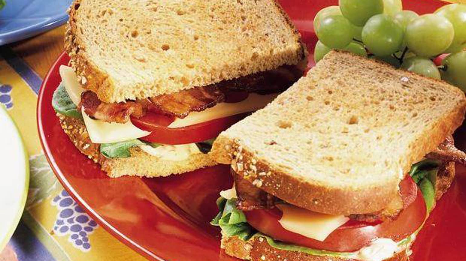 blt-sandwiches-mit-tomaten-tartarsauce